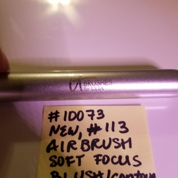 ✅#10073 It Cosmetics #113 Airbrush Soft Focus Blush Contour Silver Brush for Ult - Picture 3 of 7